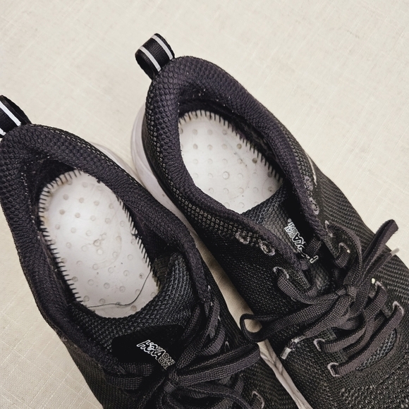 Hoka One One Hupana Black and White In Used worn Condition no insoles sz 10 - Picture 3 of 16